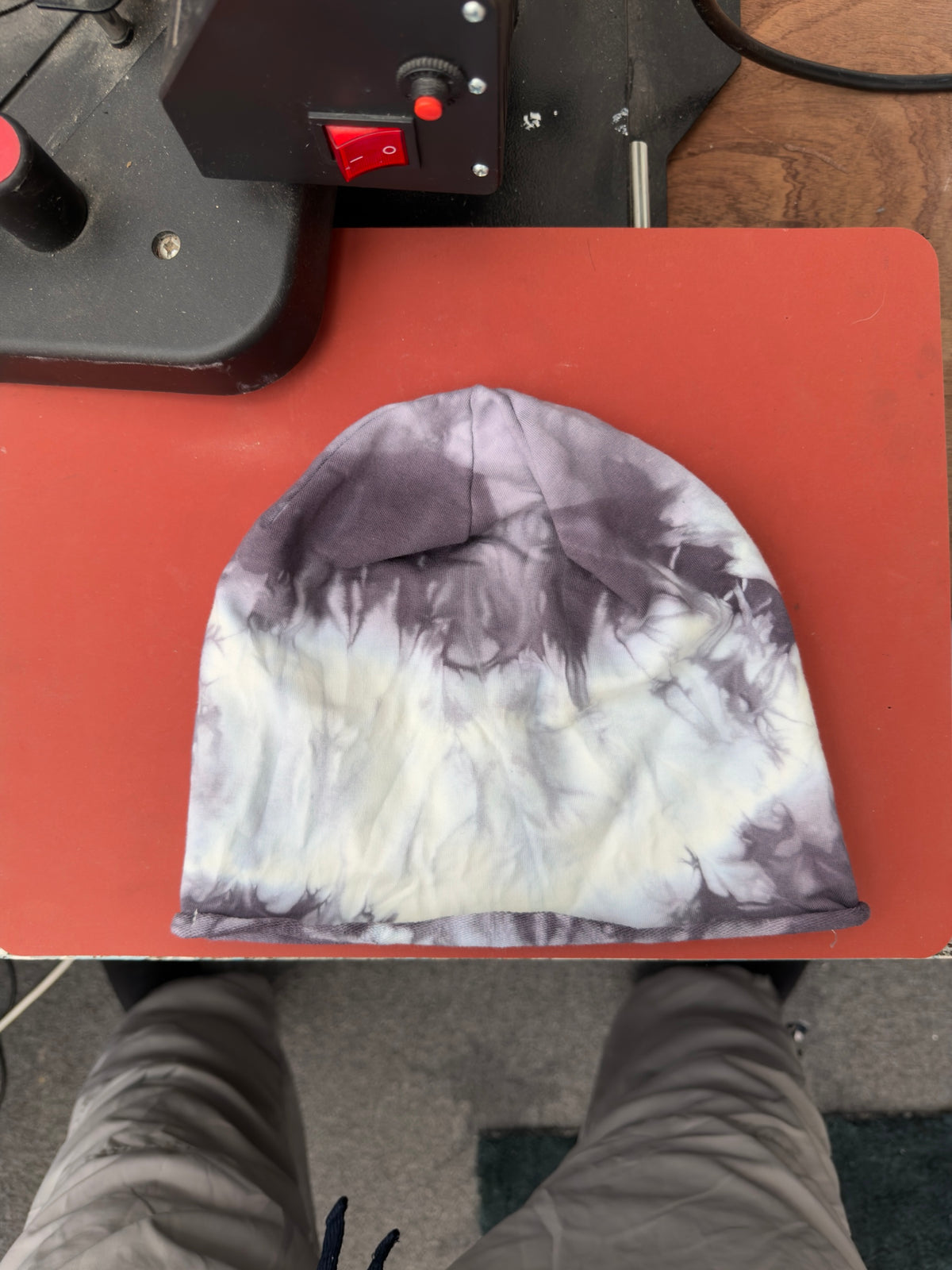 Hand-dyed beanie: dark purple-grey crown, pale grey/cream centre and dark lower edge.