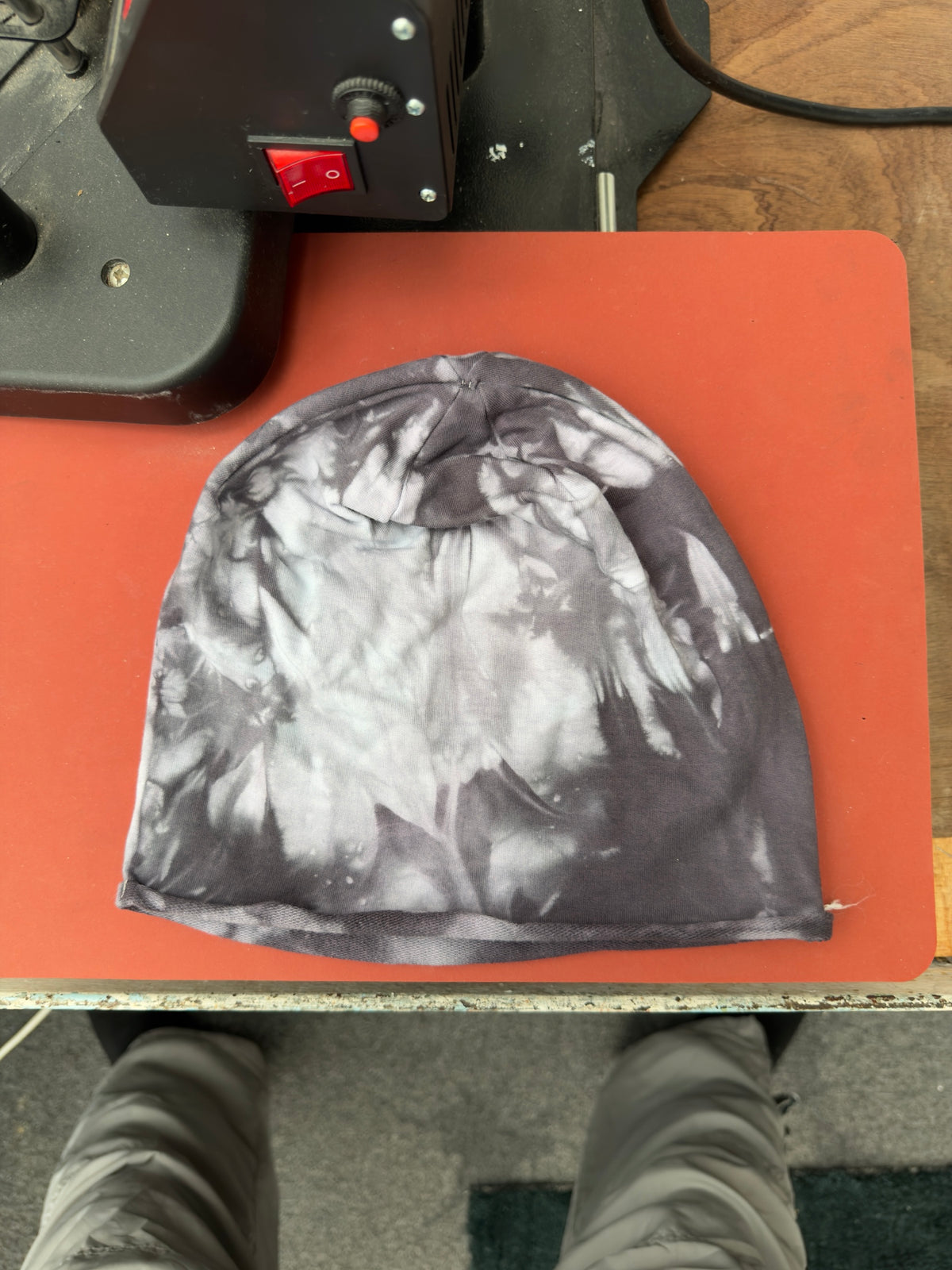 Hand-dyed beanie: charcoal grey with large pale cream centre/crown pattern.